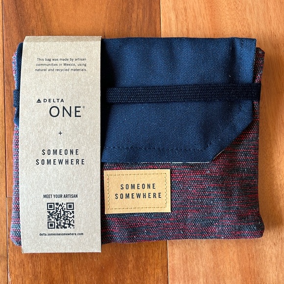 Someone Somewhere Toiletry/Cosmetic Bag from
Delta Airlines - Picture 2 of 5